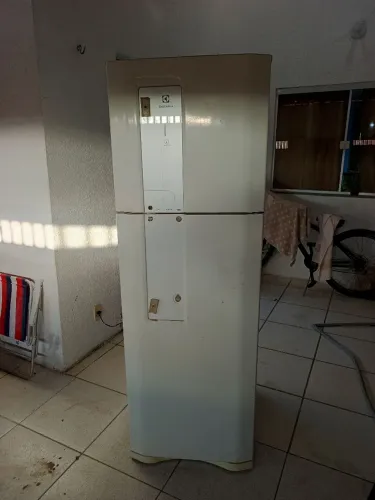 Geladeira Electrolux duplex Frost Free 382L (com entrega)