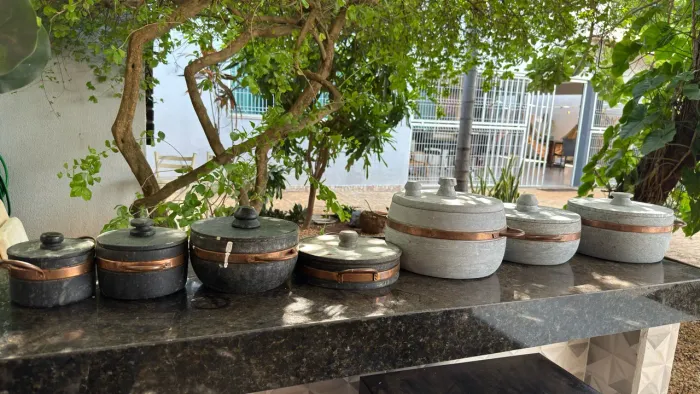 Vendo jogo de panelas de Pedra perfeito para diferenciar o gosto da sua comida