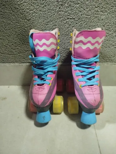 Patins Quad Roller ?Sou Luna? - Estilo e Diversão!