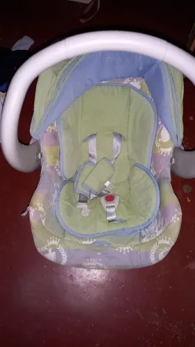 Bebê conforto e banheira de banho 