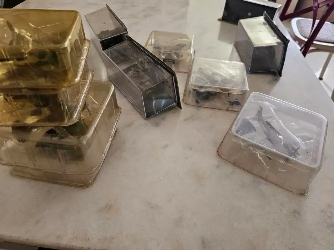 Lote De Miniaturas Militares Colecionáveis - Tanques E Aviões (Vários Modelos)