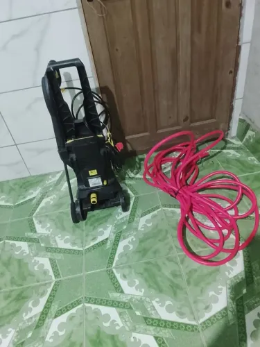 lavadora karcher 220w cor amarelo muito boa pra meu uso domestico