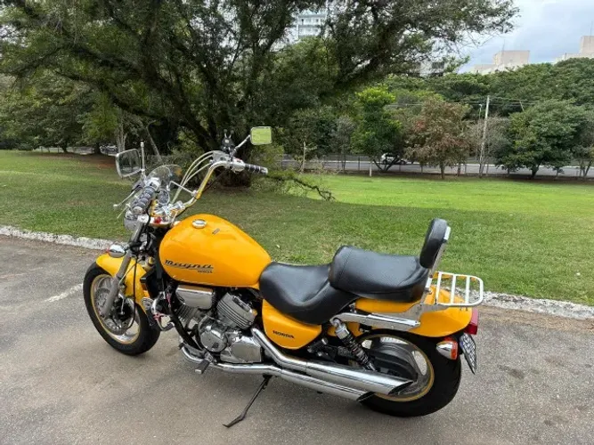 Vendo ou troco Linda Honda Magna 750 - 4 cilindros em V - 84Cv - Impecável