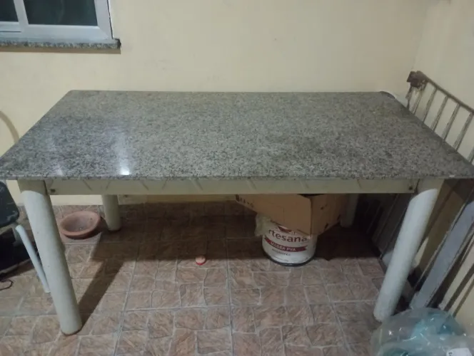 Mesa de tampa de mármore, cabe 6 cadeiras
