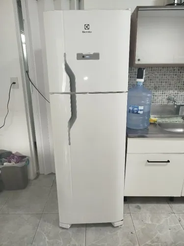 Geladeira Electrolux 371L