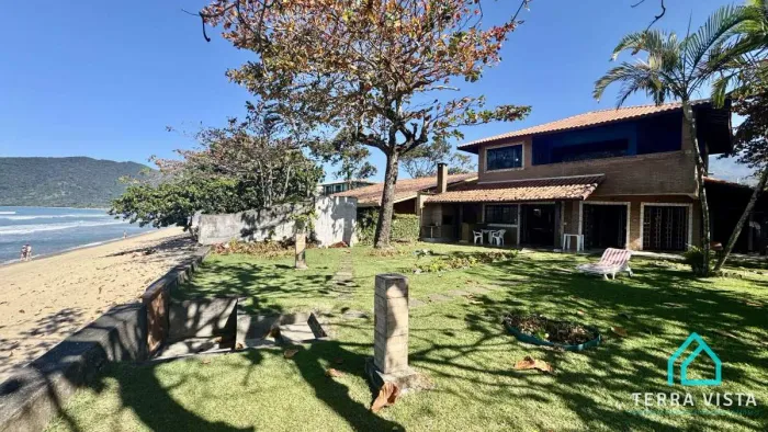 Casa a venda frente mar com 4 dormitórios na praia do Sapê Ubatuba SP