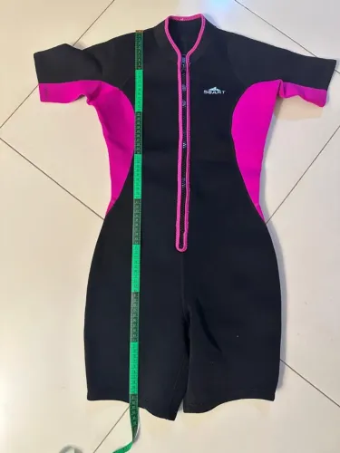 Roupa de borracha feminina