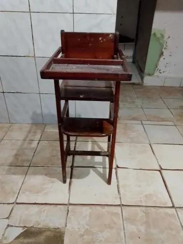 Cadeirinha de alimentação para criança de madeira ,, antiguidade