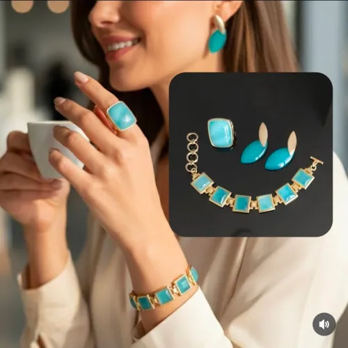 Conjunto de semijóia turquesa dourado, peça de vitrine.