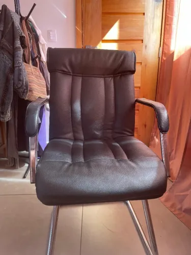 Cadeira de escritório modelo Interlocutor com base Fixa
