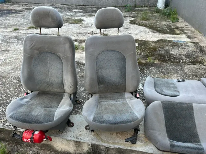 Bancos escort sapão