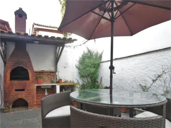Casa à venda com 4 quartos, sendo 2 suítes, em Jardim Lar São Paulo, São Paulo - SP