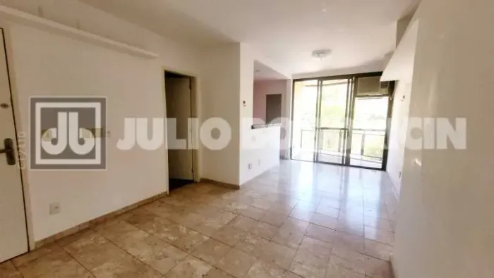 APTO DE QUARTO E SALA, VAGA , ELEVADOR , PRÓXIO A DIAS DA CRUZ