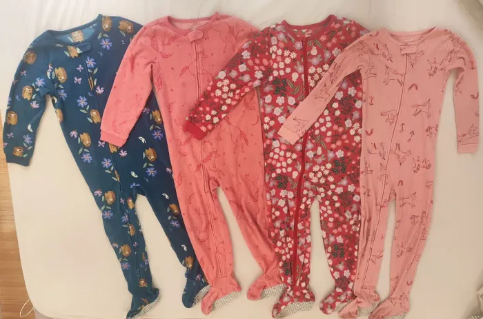 Pijamas de frio body da marca Carter's tamanho 5 anos conservados