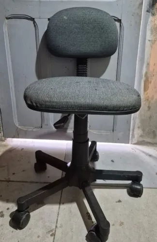 Cadeira de escritorio usada