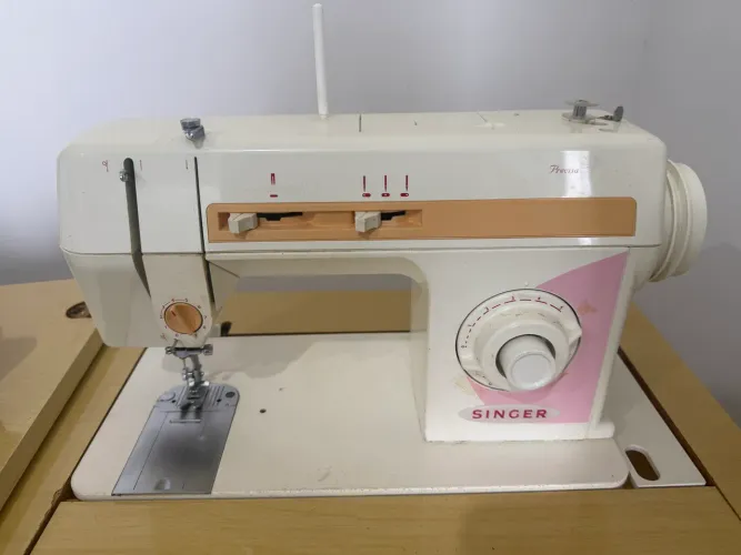 Máquina Singer LP402B