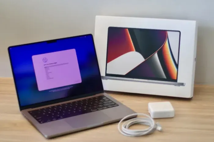 Macbook Pro M1 Pro 14" 8-core CPU 14-core GPU 16Gb Ram 512gb SSD Cinza Espacial