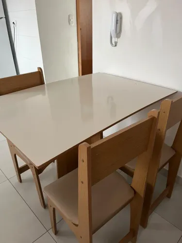 Mesa de Jantar com 4 Cadeiras
