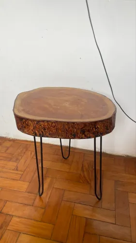 Mesa rústica de madeira
