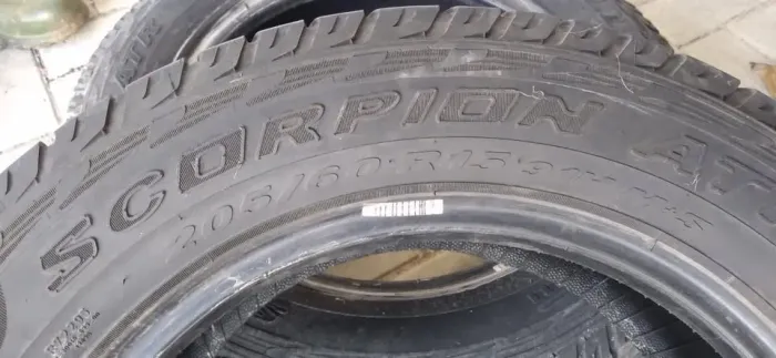 02 Pneu Pirelli 205/60/R15 em bom estado