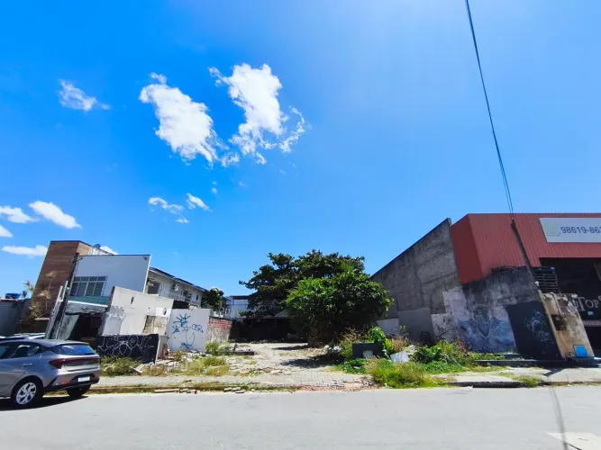 Terreno Plano Com 620m², Medindo 20 Metros De Frente Por 34 Metros De Fundos, Ideal Para Q