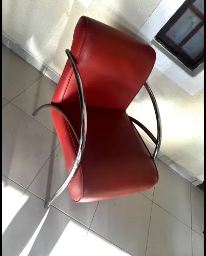 Poltrona couro vermelho
