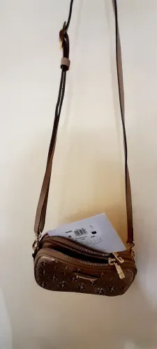 Vendo bolsa pequena luz da lua , original, pouco usada em ótimo estado. Pagamento no pix 