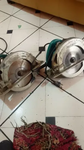Duas serra circular Makita grande funcionando perfeitamente