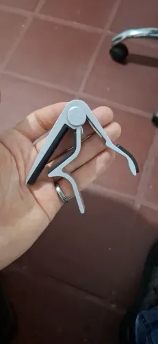 Capotraste para violão ou guitarra - Novíssimo