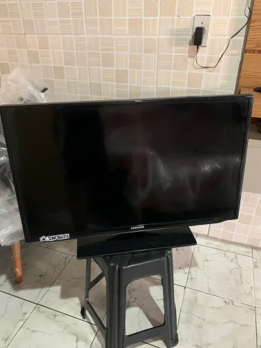 TV 32 - SAMSUNG ( NÃO É SMART )
