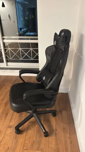 Cadeira Gamer Confortável em Ótimo Estado