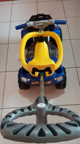 Quadriciclo de Passeio e Pedal Cross Up Azul Calesita
