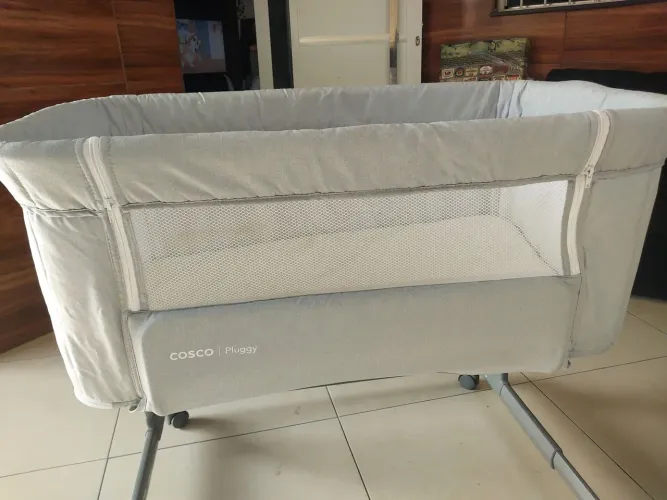Mini berço cosco pluggy portátil com rodinhas 