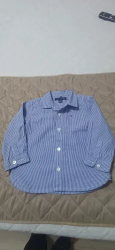 Camisa Tommy Hilfiger n. 01 azul listrada. Para bb.