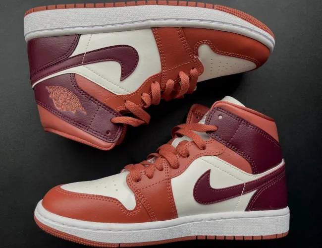 Tênis Nike Air Jordan 1 Mid Dusty Peach Sail Night Maroon