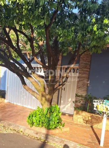 Casa de 145m² com 03 quartos disponível para venda - Jardim Arlindo Laguna