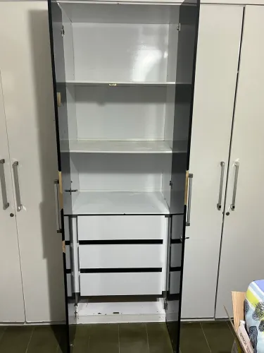 Guarda-roupa 3 Portas - Branco e Preto