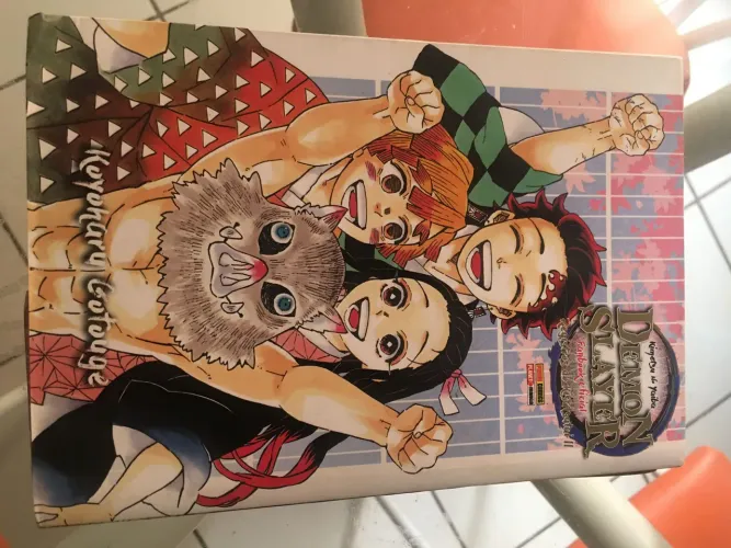 Mangás diversos e ACTION FIGURE do tokito de kimetsu