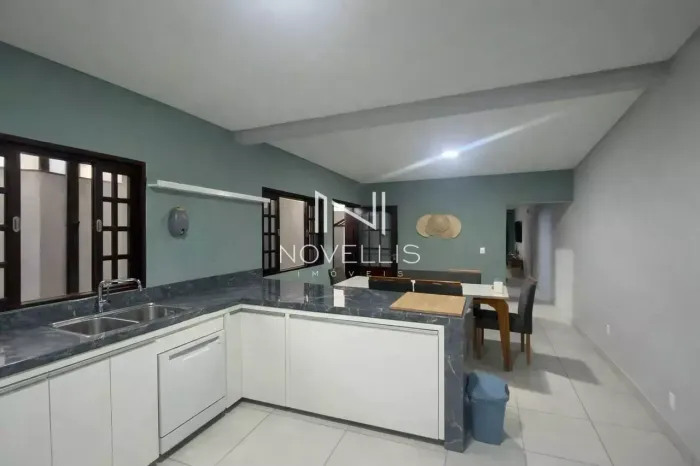 Casa tipo sobrado para locação no bairro Jd. Petrópolis em São José dos Campos/SP
