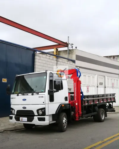 caminhão ford cargo 816S ano 2015 com munck gvetec 8.200