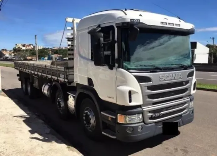 Scania P310 8x2 carroceria 2015