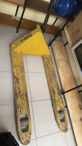 Paletera Yale 1.5 toneladas