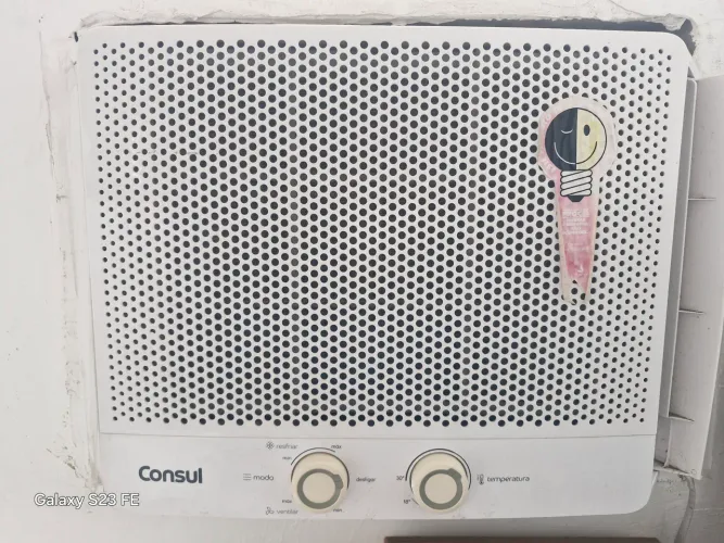 Ve do ar-condicionado de janela Consul novo, pouco uso