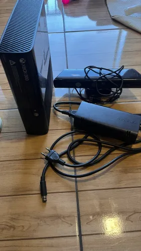xbox 360 super slim com kinetc e fonte carregador