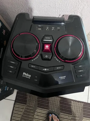 Vende-se Caixa de som funcionando perfeitamente sem detalhes