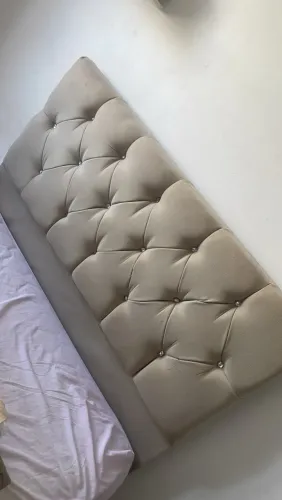 Cabeceira estofada bege - tamanho casal