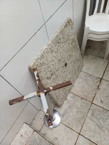 Mesa de Mármore com Base fixa de aço inox
