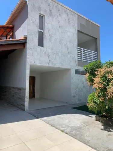 Aluguel Anual - Casa Espaçosa e Completa Próxima à Praia do Francês