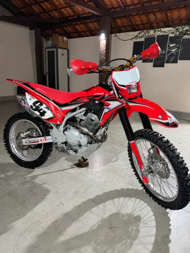 CRF 250 F IMPECAVEL E REVISADA