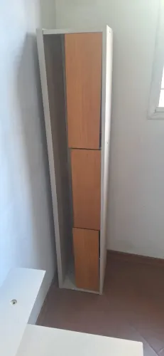 Rack Suspenso para TV Bicolor (Branco e Amadeirado) - Ótimo Estado